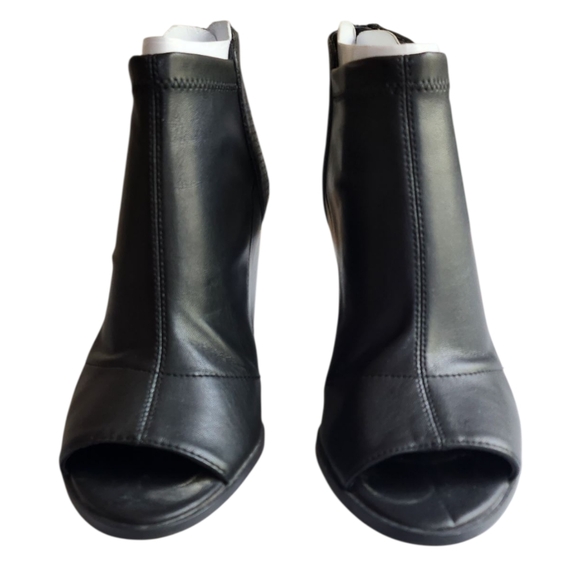 Vera Wang Simply Vera Skimmer Black Simply Stretch Ankle Boots - Picture 3 of 13